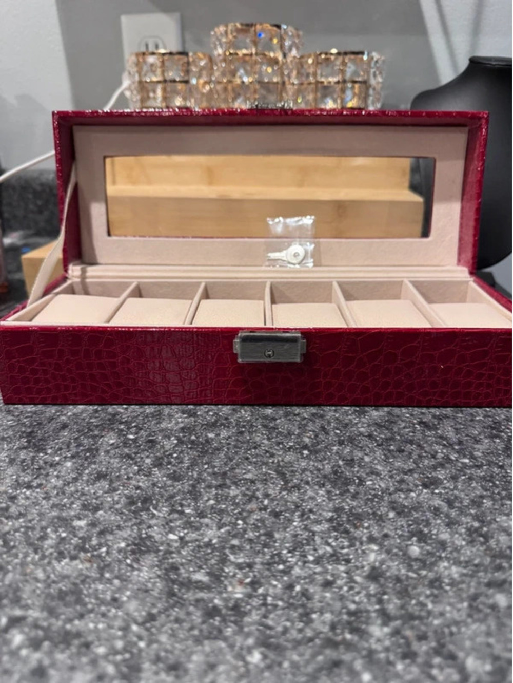 6 slotted watch storage, red, NEW